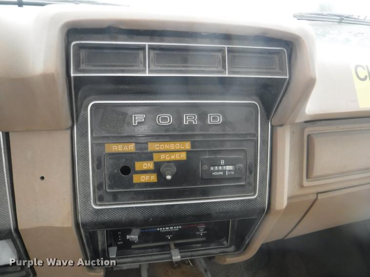 image for item DA8183 1985 Ford F800 crane truck