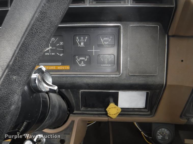 image for item DA8183 1985 Ford F800 crane truck