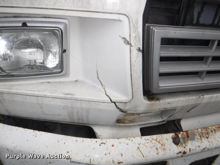 image for item DA8183 1985 Ford F800 crane truck