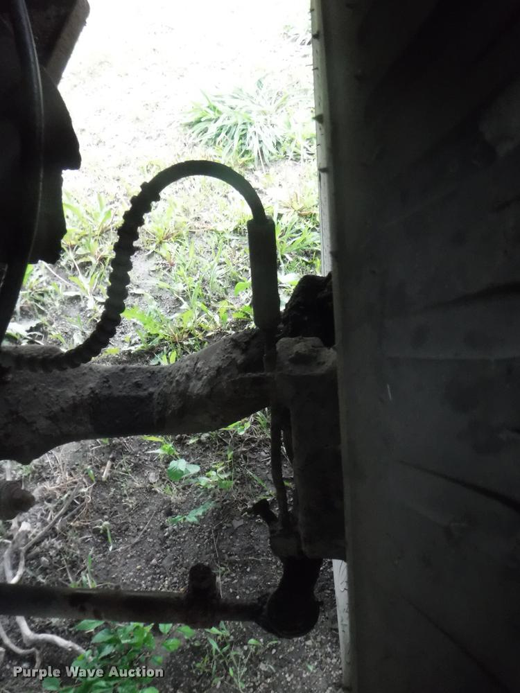 image for item DA8183 1985 Ford F800 crane truck