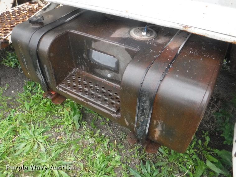 image for item DA8183 1985 Ford F800 crane truck