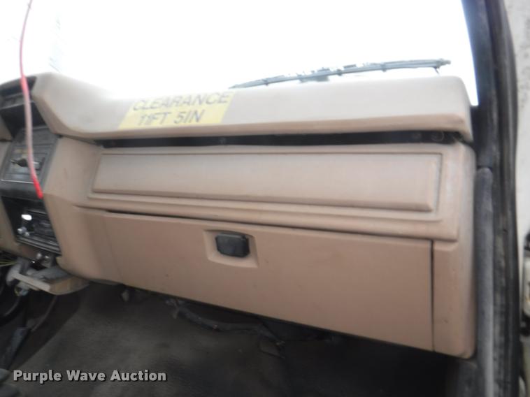 image for item DA8183 1985 Ford F800 crane truck