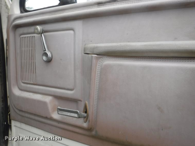 image for item DA8183 1985 Ford F800 crane truck