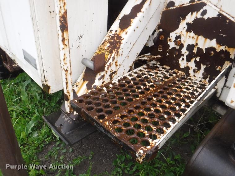 image for item DA8183 1985 Ford F800 crane truck