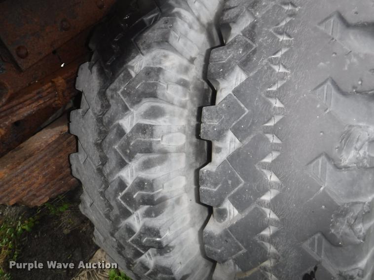 image for item DA8183 1985 Ford F800 crane truck