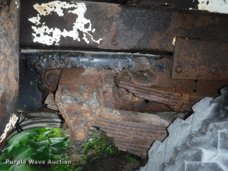 image for item DA8183 1985 Ford F800 crane truck