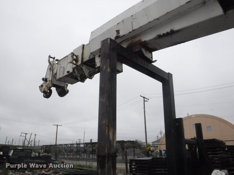 image for item DA8183 1985 Ford F800 crane truck