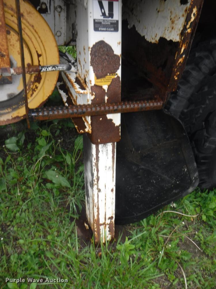 image for item DA8183 1985 Ford F800 crane truck