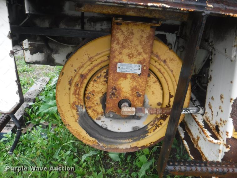 image for item DA8183 1985 Ford F800 crane truck