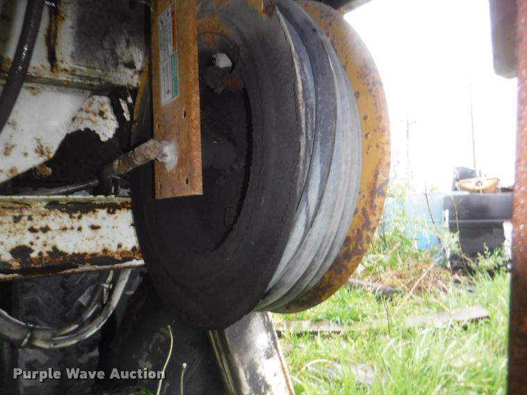 image for item DA8183 1985 Ford F800 crane truck