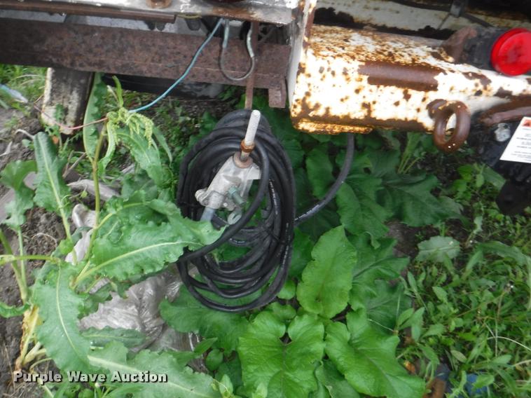 image for item DA8183 1985 Ford F800 crane truck