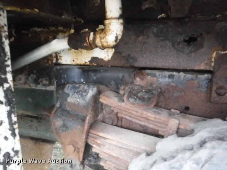 image for item DA8183 1985 Ford F800 crane truck