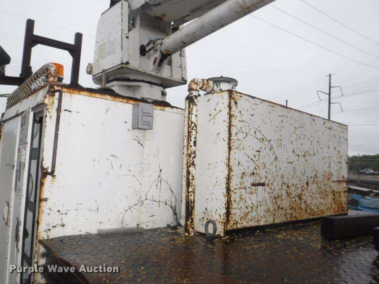 image for item DA8183 1985 Ford F800 crane truck