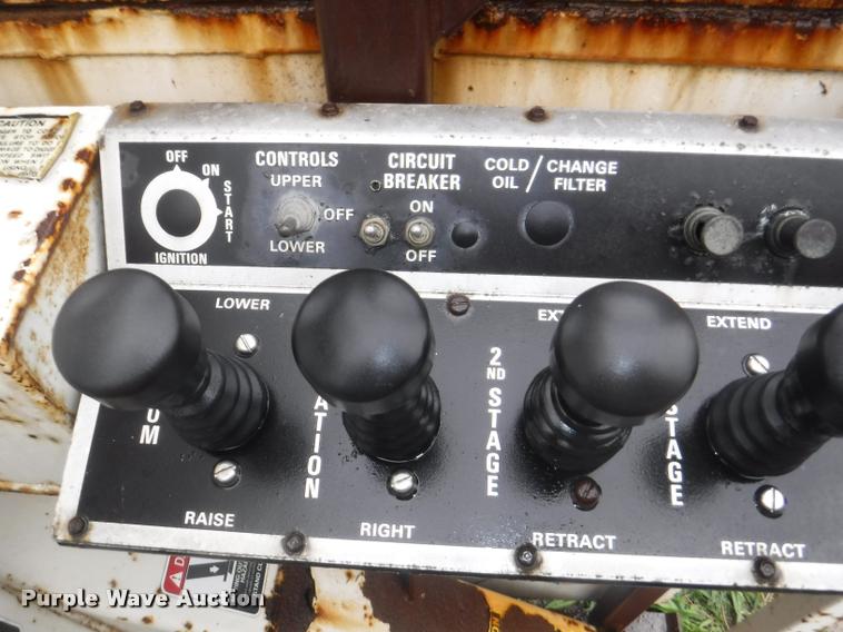 image for item DA8183 1985 Ford F800 crane truck