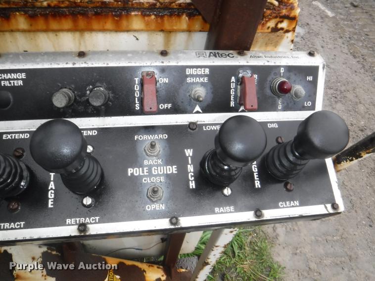 image for item DA8183 1985 Ford F800 crane truck