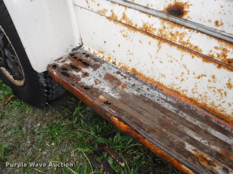 image for item DA8183 1985 Ford F800 crane truck