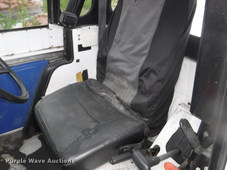 image for item DA8184 1999 WIL BT-57 utility vehicle