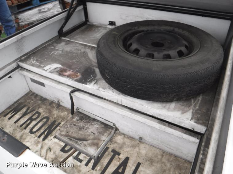 image for item DA8184 1999 WIL BT-57 utility vehicle