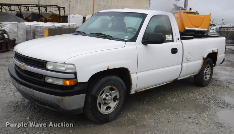image for item DA8191 2001 Chevrolet Silverado 1500 pickup truck