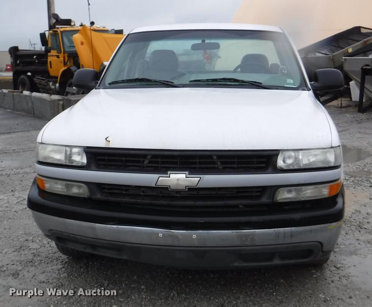 image for item DA8191 2001 Chevrolet Silverado 1500 pickup truck