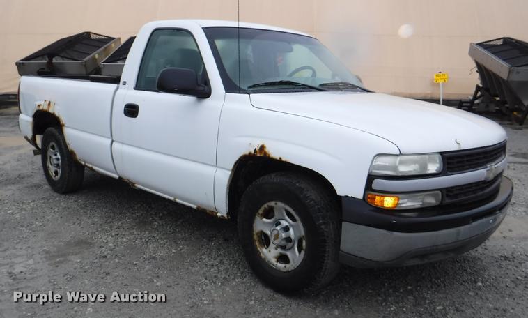 image for item DA8191 2001 Chevrolet Silverado 1500 pickup truck
