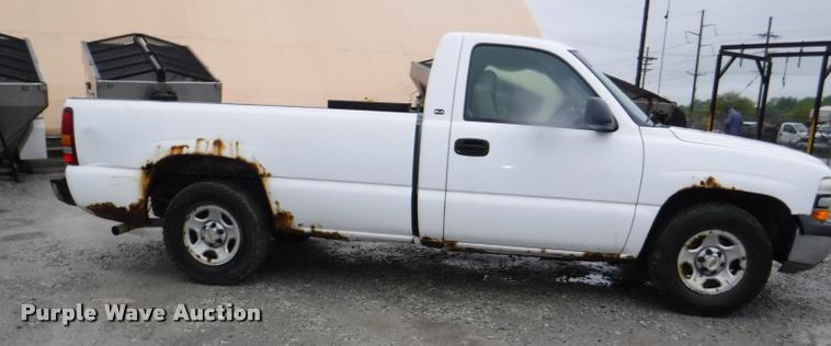 image for item DA8191 2001 Chevrolet Silverado 1500 pickup truck