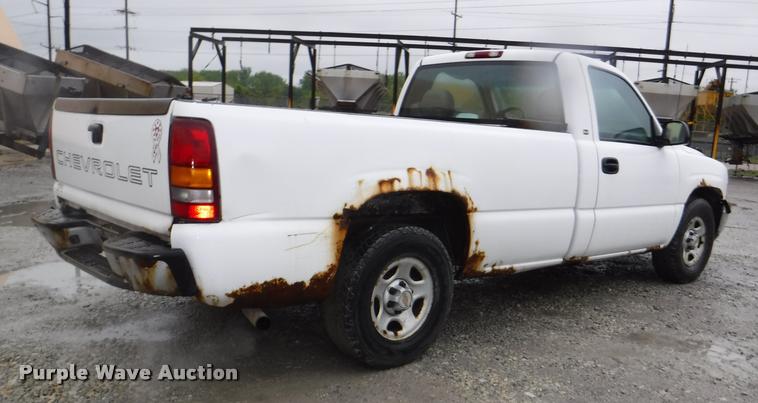 image for item DA8191 2001 Chevrolet Silverado 1500 pickup truck