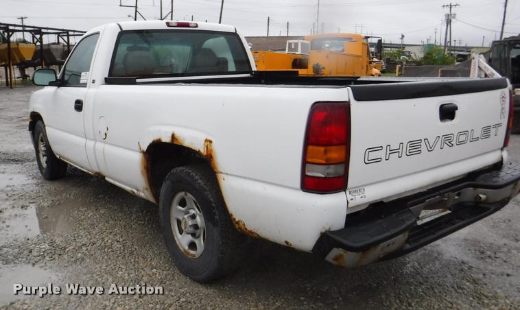 image for item DA8191 2001 Chevrolet Silverado 1500 pickup truck