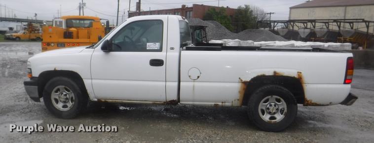 image for item DA8191 2001 Chevrolet Silverado 1500 pickup truck