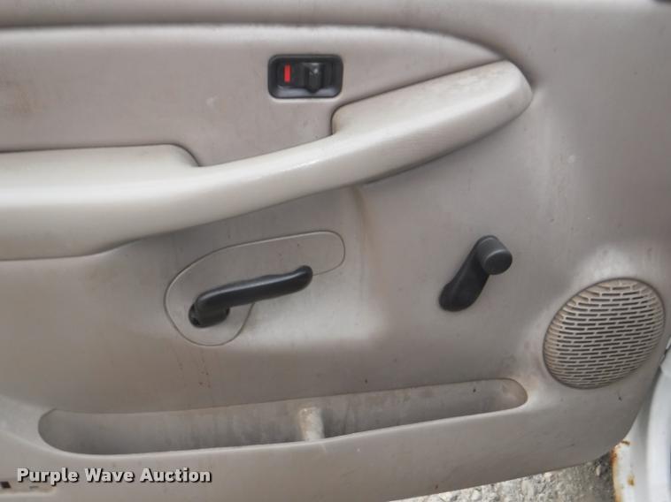 image for item DA8191 2001 Chevrolet Silverado 1500 pickup truck