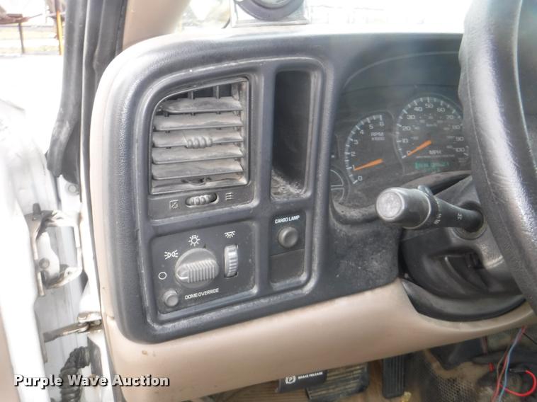 image for item DA8191 2001 Chevrolet Silverado 1500 pickup truck