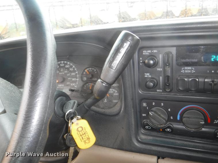 image for item DA8191 2001 Chevrolet Silverado 1500 pickup truck