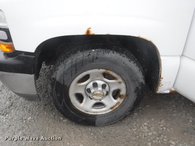 image for item DA8191 2001 Chevrolet Silverado 1500 pickup truck