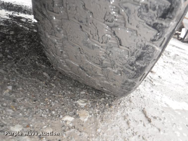 image for item DA8191 2001 Chevrolet Silverado 1500 pickup truck