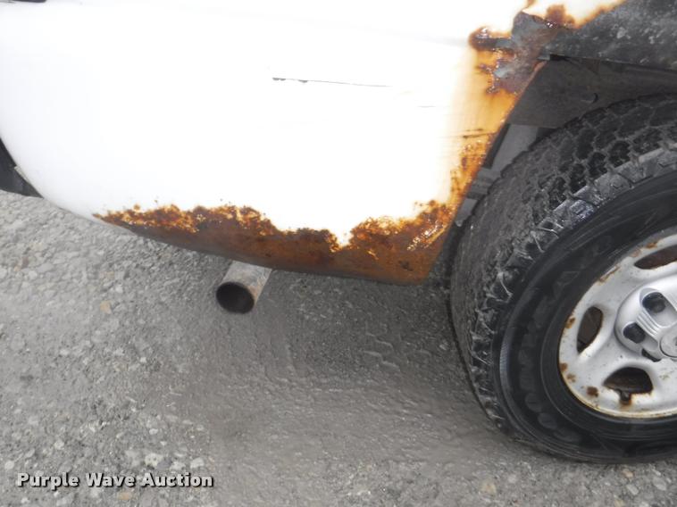 image for item DA8191 2001 Chevrolet Silverado 1500 pickup truck