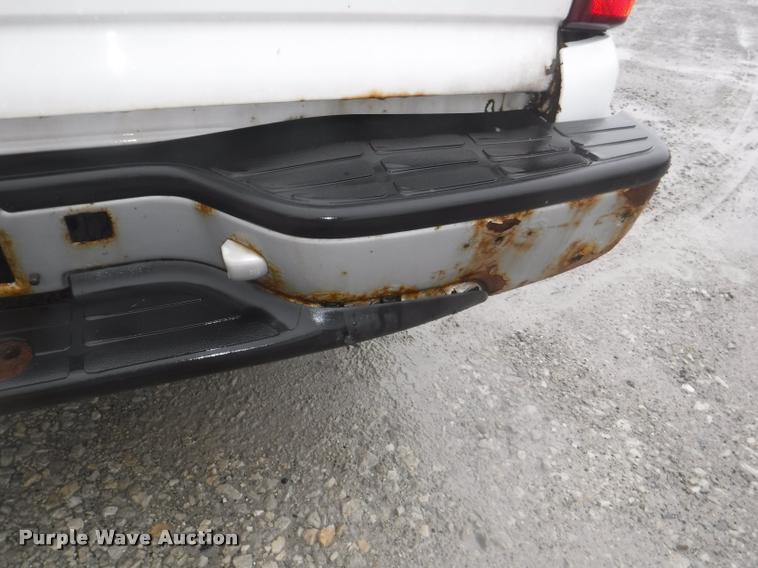 image for item DA8191 2001 Chevrolet Silverado 1500 pickup truck