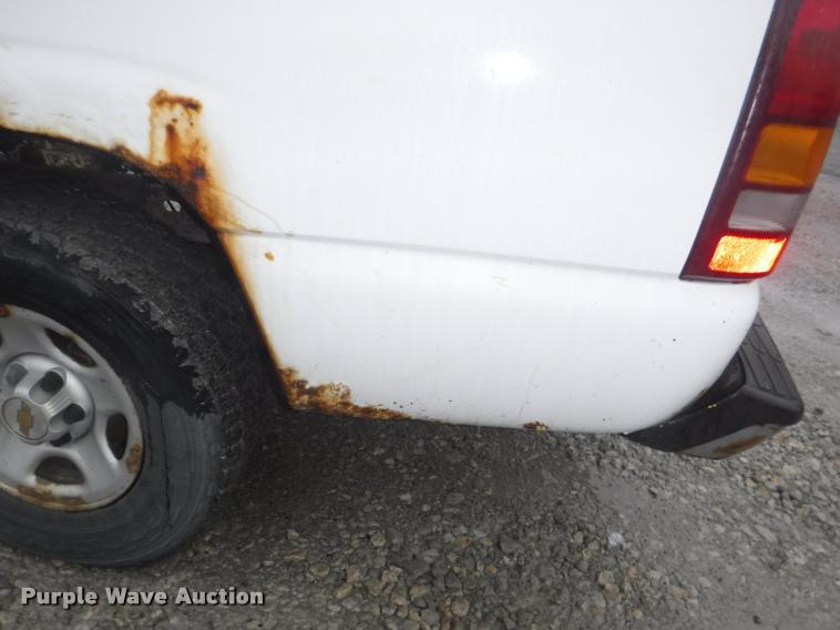 image for item DA8191 2001 Chevrolet Silverado 1500 pickup truck