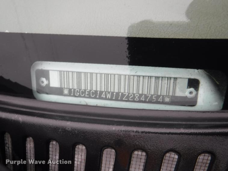 image for item DA8191 2001 Chevrolet Silverado 1500 pickup truck