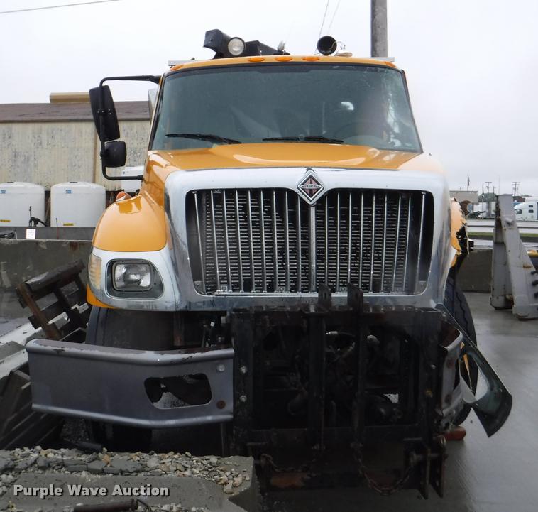 image for item DA8192 2005 International 7400 dump truck