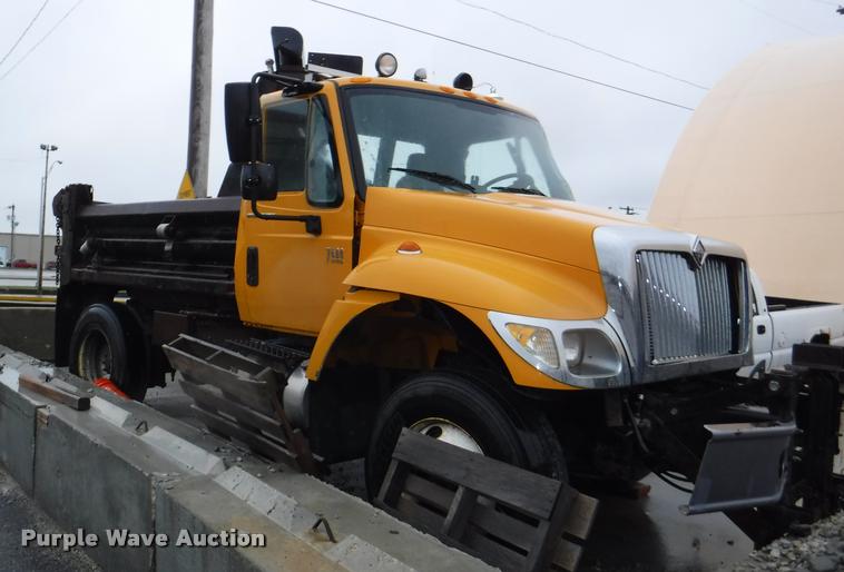 image for item DA8192 2005 International 7400 dump truck