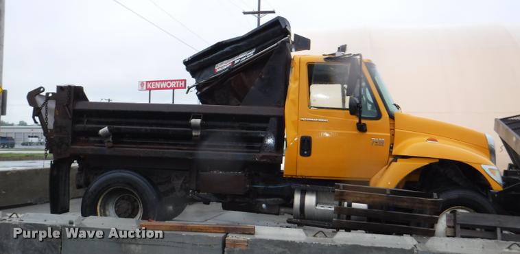 image for item DA8192 2005 International 7400 dump truck