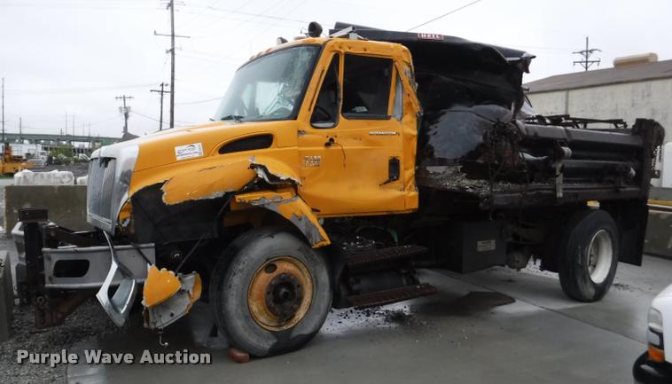 image for item DA8192 2005 International 7400 dump truck