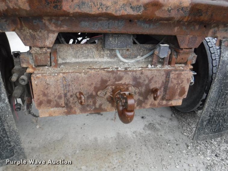 image for item DA8192 2005 International 7400 dump truck