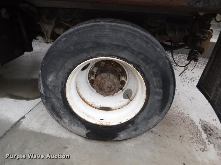 image for item DA8192 2005 International 7400 dump truck