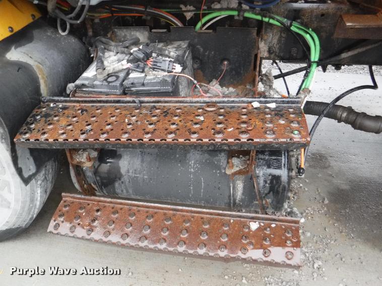 image for item DA8192 2005 International 7400 dump truck