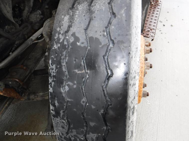 image for item DA8192 2005 International 7400 dump truck