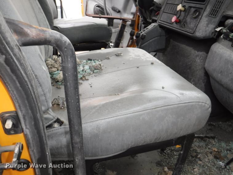 image for item DA8192 2005 International 7400 dump truck