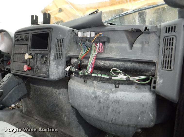 image for item DA8192 2005 International 7400 dump truck