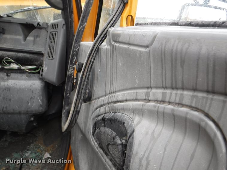 image for item DA8192 2005 International 7400 dump truck