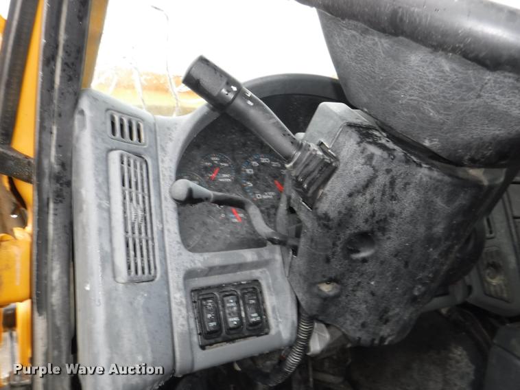 image for item DA8192 2005 International 7400 dump truck